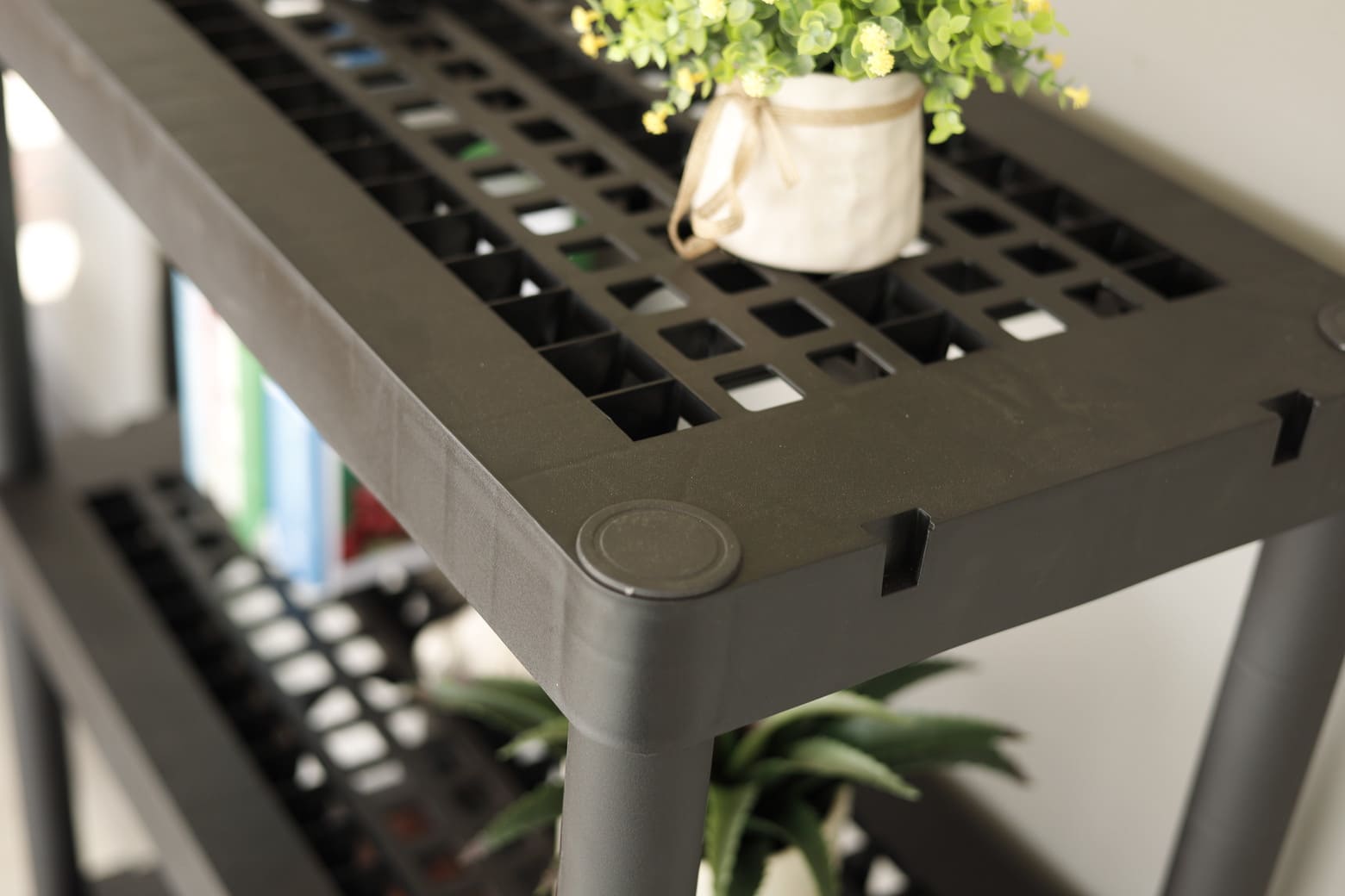 Organiza tu hogar con estantes de plástico de Sanchia en Costa Rica